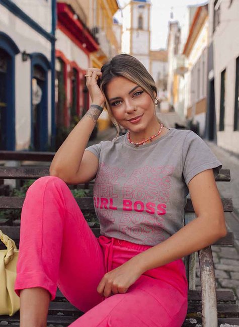 T-shirt Feminina Girl Boss Cinza T-shirt Feminina Girl Boss Cinza
