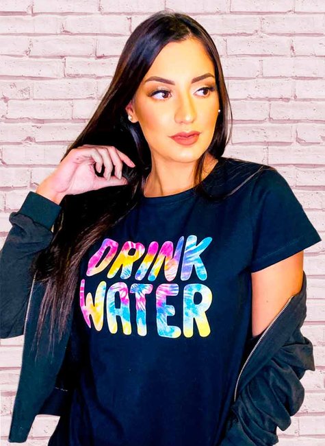 T-shirt Feminina Drink Water Preta