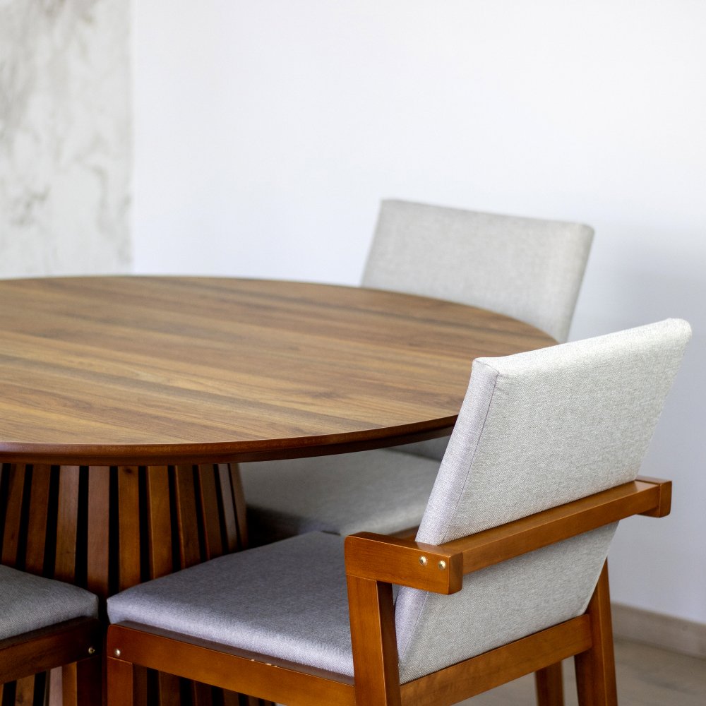 mesa de jantar redonda luana natural amadeirada 120cm com 4 cadeiras estofadas isabela magazine decor 6