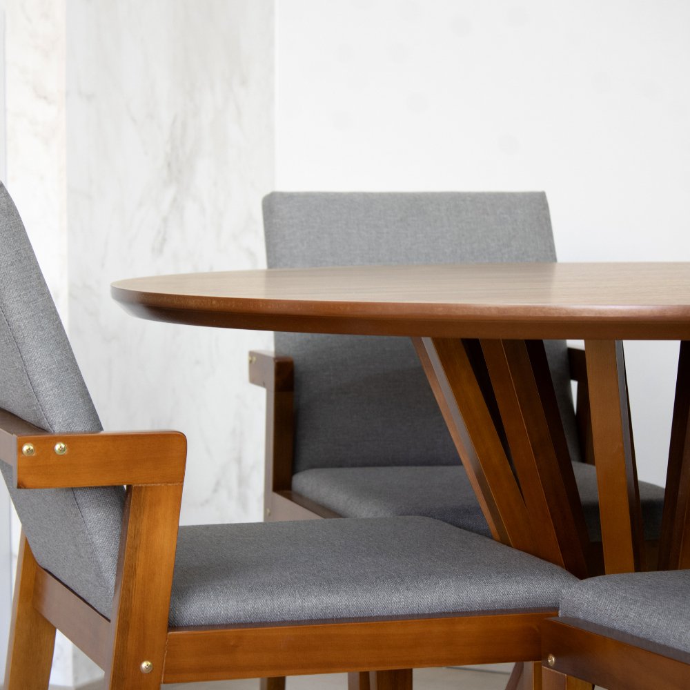 mesa de jantar redonda 120cm natural cecilia amadeirada com 4 cadeiras estofadas isabela cinza 5
