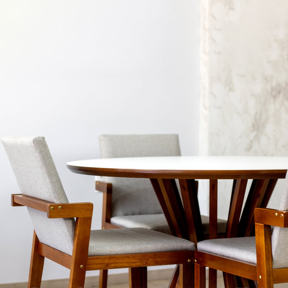 mesa de jantar redonda 120cm branca cecilia amadeirada com 4 cadeiras estofadas isabela 6
