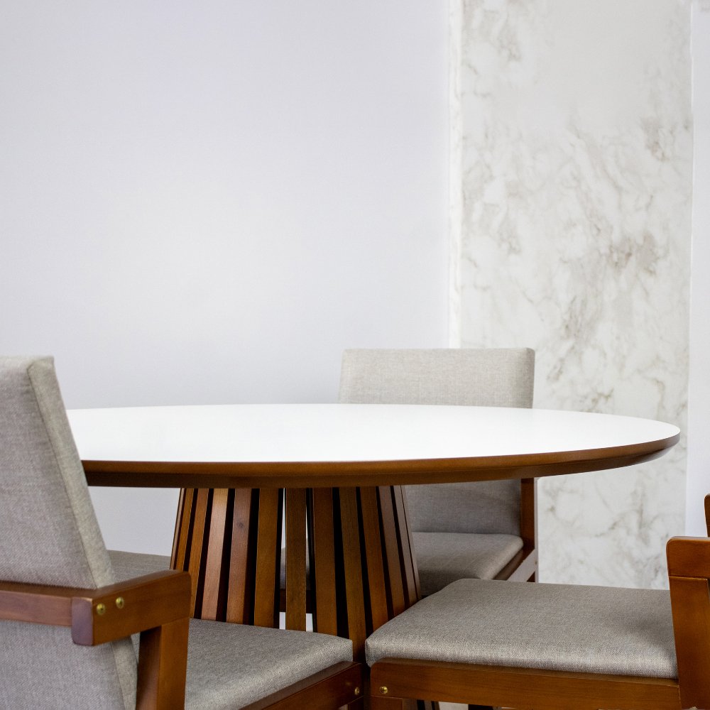 mesa de jantar redonda 120cm branca luana amadeirada com 4 cadeiras estofadas isabela bege 1