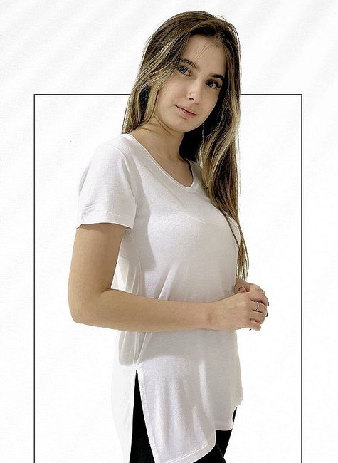 Blusa Básica Com Mini Fenda Boana