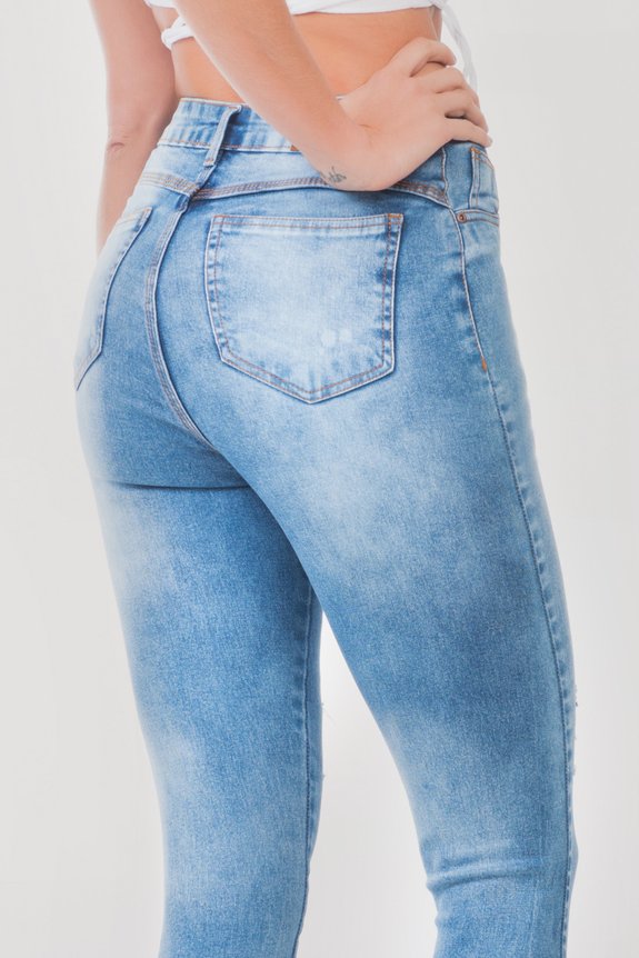 Calça Jeans Feminina Skinny Destroyed Denim Médio Calça Jeans Feminina Skinny Destroyed Denim Médio