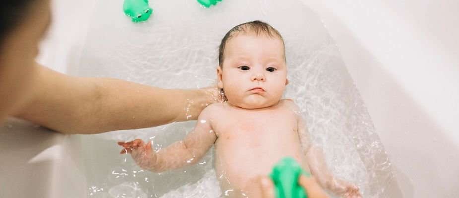 Como Dar Banho Em Recém Nascido Confira As Dicas Miau Moda Kids