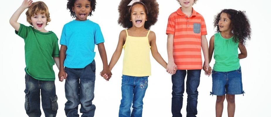 Camisetas infantis: tipos, estilos, cores e acessórios.