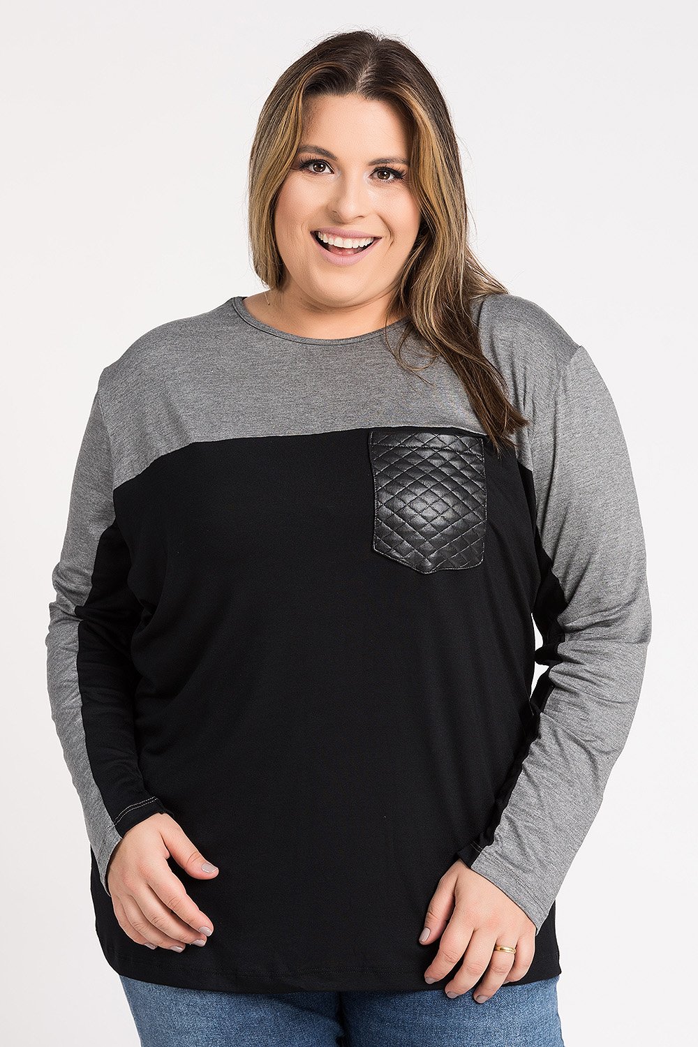 Blusa Feminina Plus Size Manga Longa Visco Bolso Frente Matelassê Serena