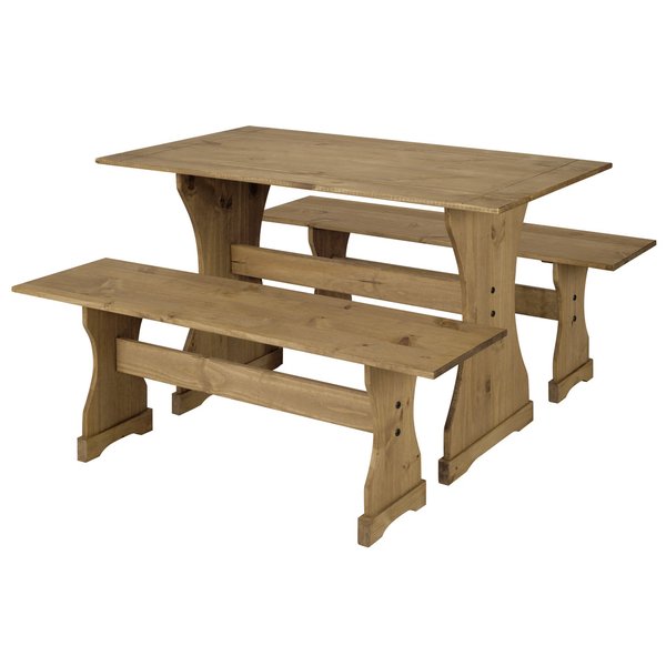 mesa com bancos de madeira 2