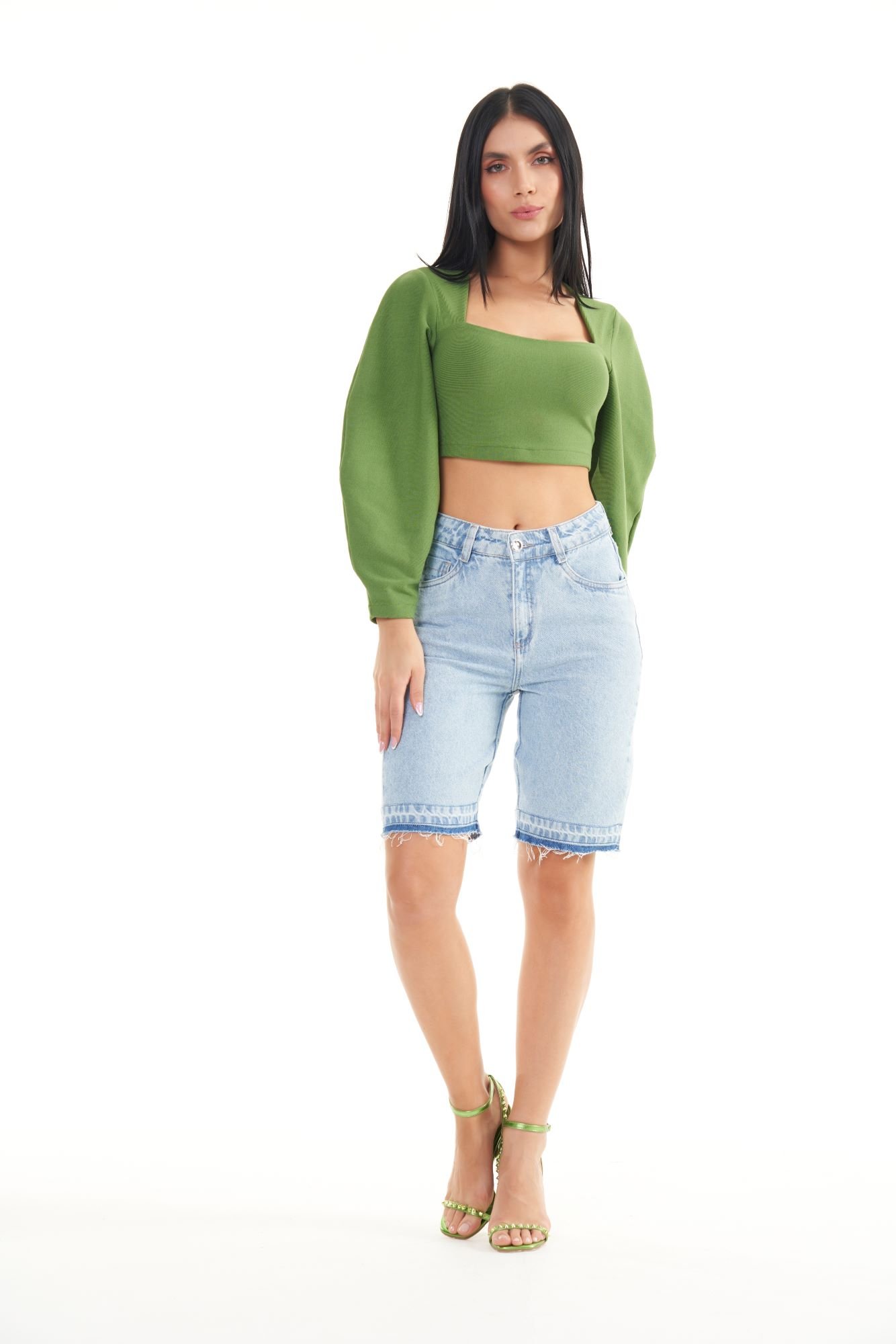 Bermuda Jeans Feminina Ciclista com Barra Desmanchada