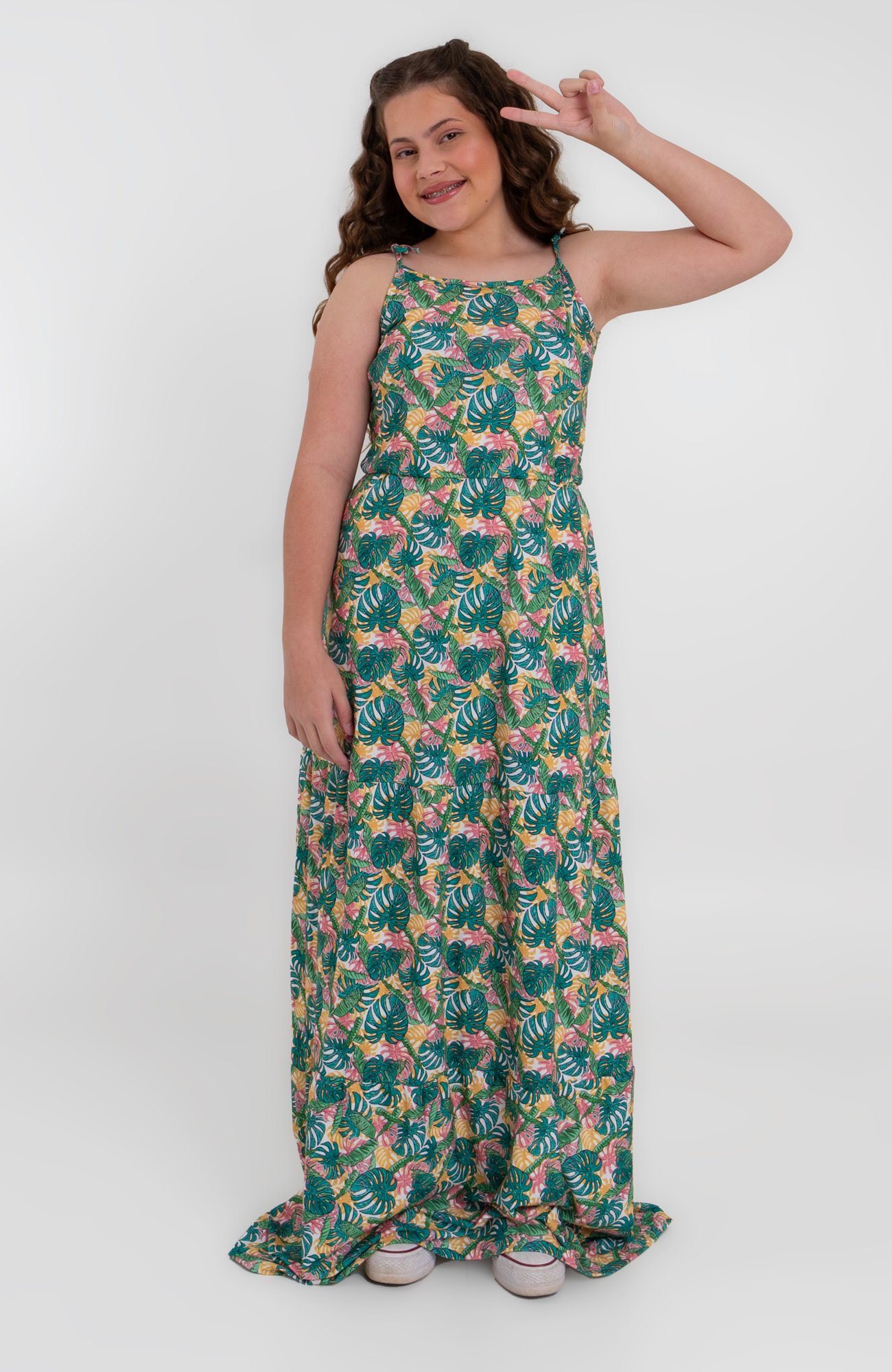 Modelo de store vestido longo infantil