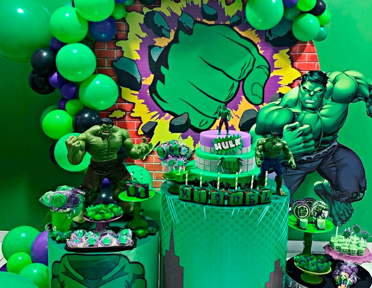 Copo + Bonequinho Infantil de Personagem - Hulk, Homem Aranha