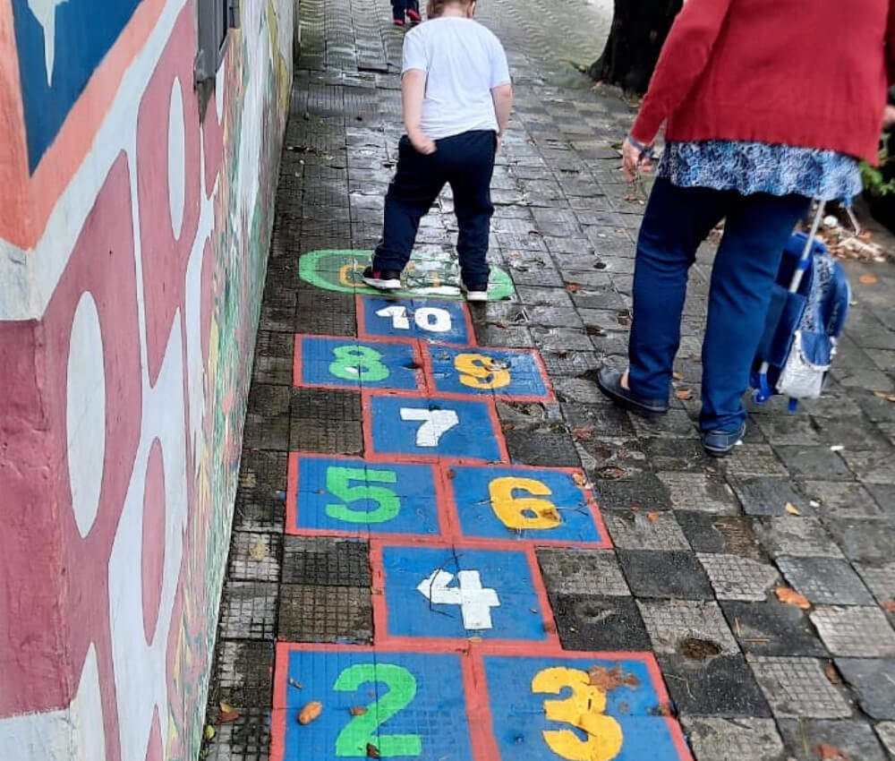 16 Melhores Brincadeiras de Criança: Siga o mestre é a favorita! - Rosa  Azul Kids