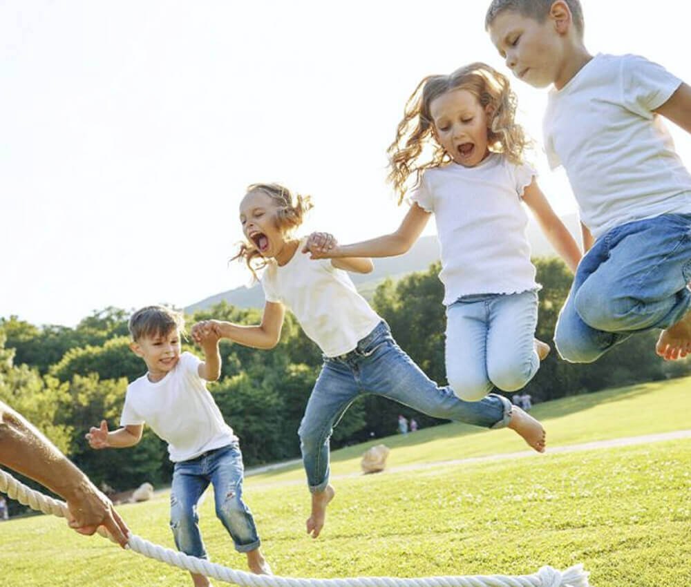 16 Melhores Brincadeiras de Criança: Siga o mestre é a favorita! - Rosa  Azul Kids