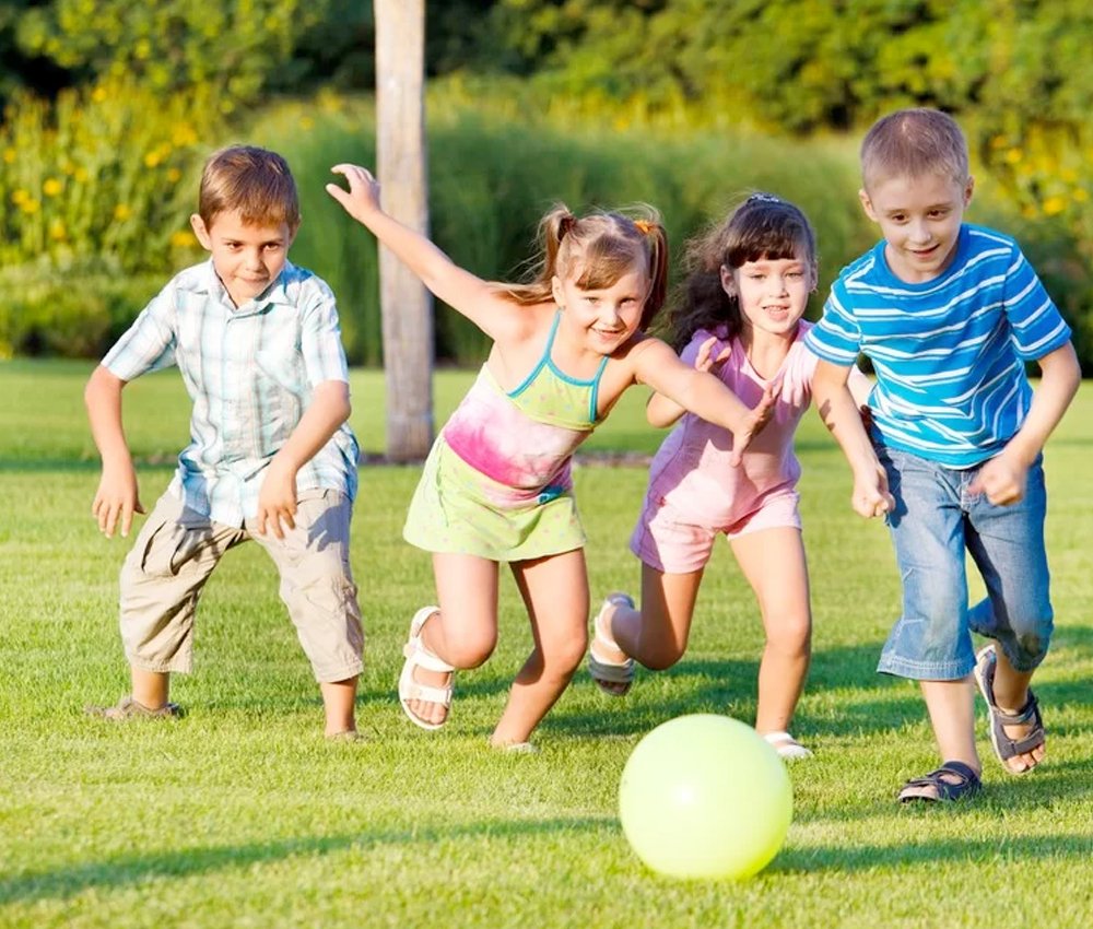 16 Melhores Brincadeiras de Criança: Siga o mestre é a favorita! - Rosa  Azul Kids