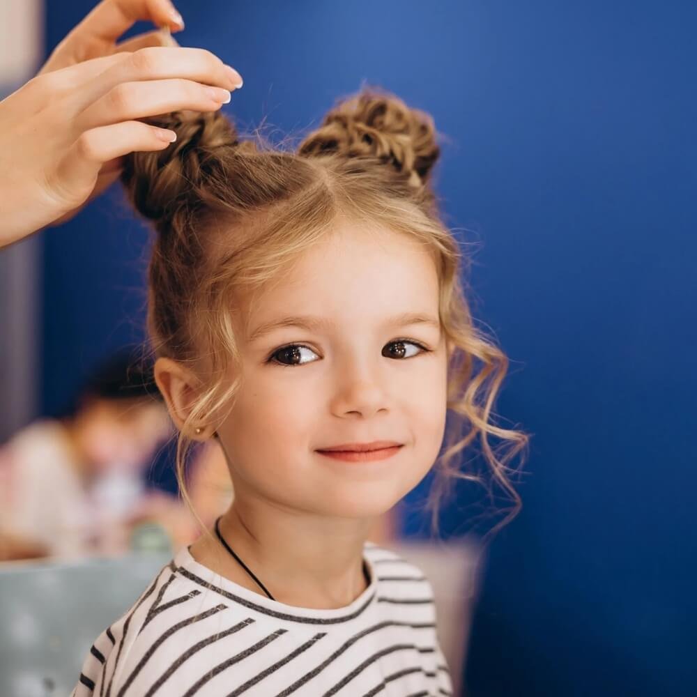 3 penteado infantil fácil com coque e meio preso