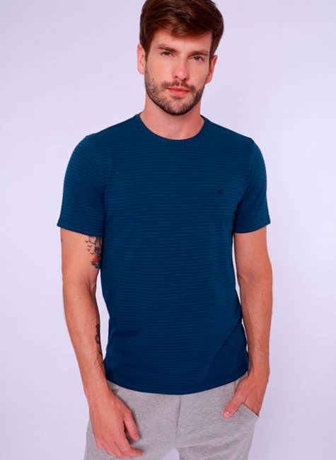 Camiseta Masculina Slim Fit Malha Maquinetada Listrada Marinho Camiseta Masculina Slim Fit Malha Maquinetada Listrada Marinho