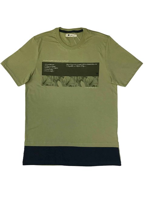 Camiseta Masculina Malha com Recorte na Barra Verde Camiseta Masculina Malha com Recorte na Barra Verde