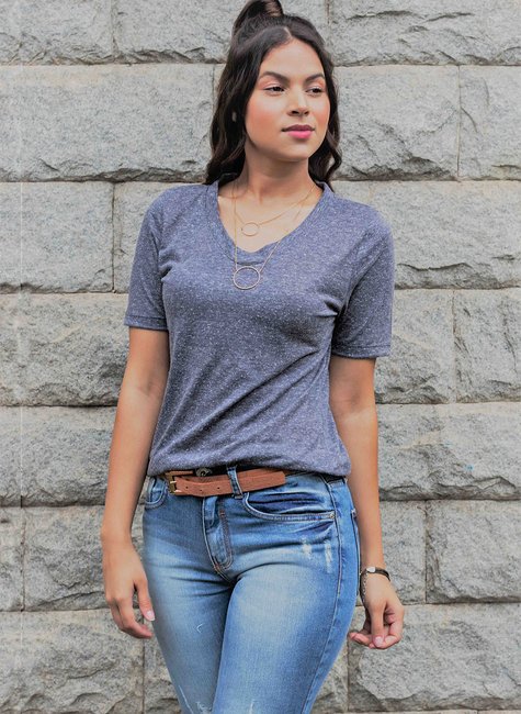 camiseta feminina em meia malha botone com decote em v cor preto 2 copia