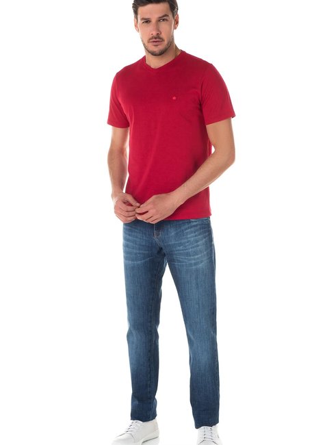 Camiseta Masculina Básica Decote V Vermelha Camiseta Masculina Básica Decote V Vermelha