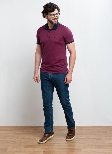 Polo Masculina Slim Fit em Malha Maquinetada Cor Bordô com Marinho Polo Masculina Slim Fit em Malha Maquinetada Cor Bordô com Marinho