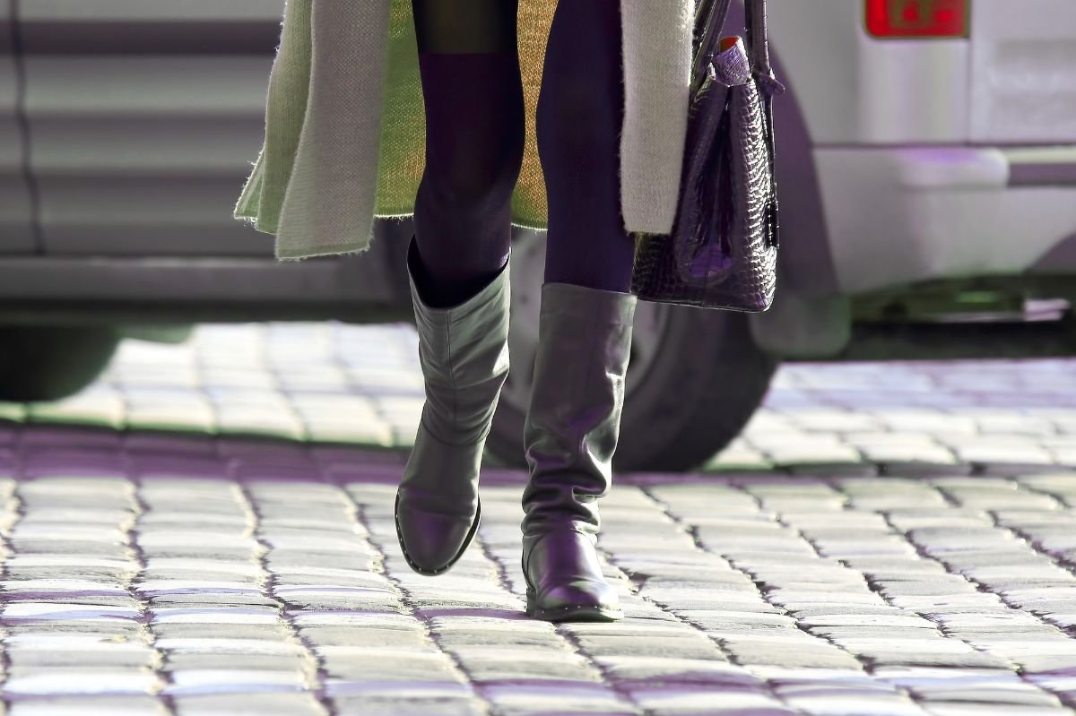 Bota cano longo para baixinhas: dicas para você arrasar na escolha! - Somos  Três - Loja Online de Calçados Femininos