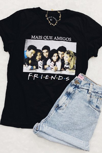 T-Shirt Preta Mais Que Amigos
