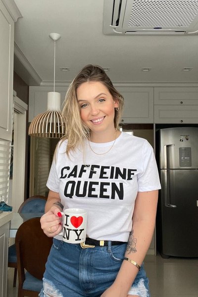 T-Shirt Branca Caffeine Queen