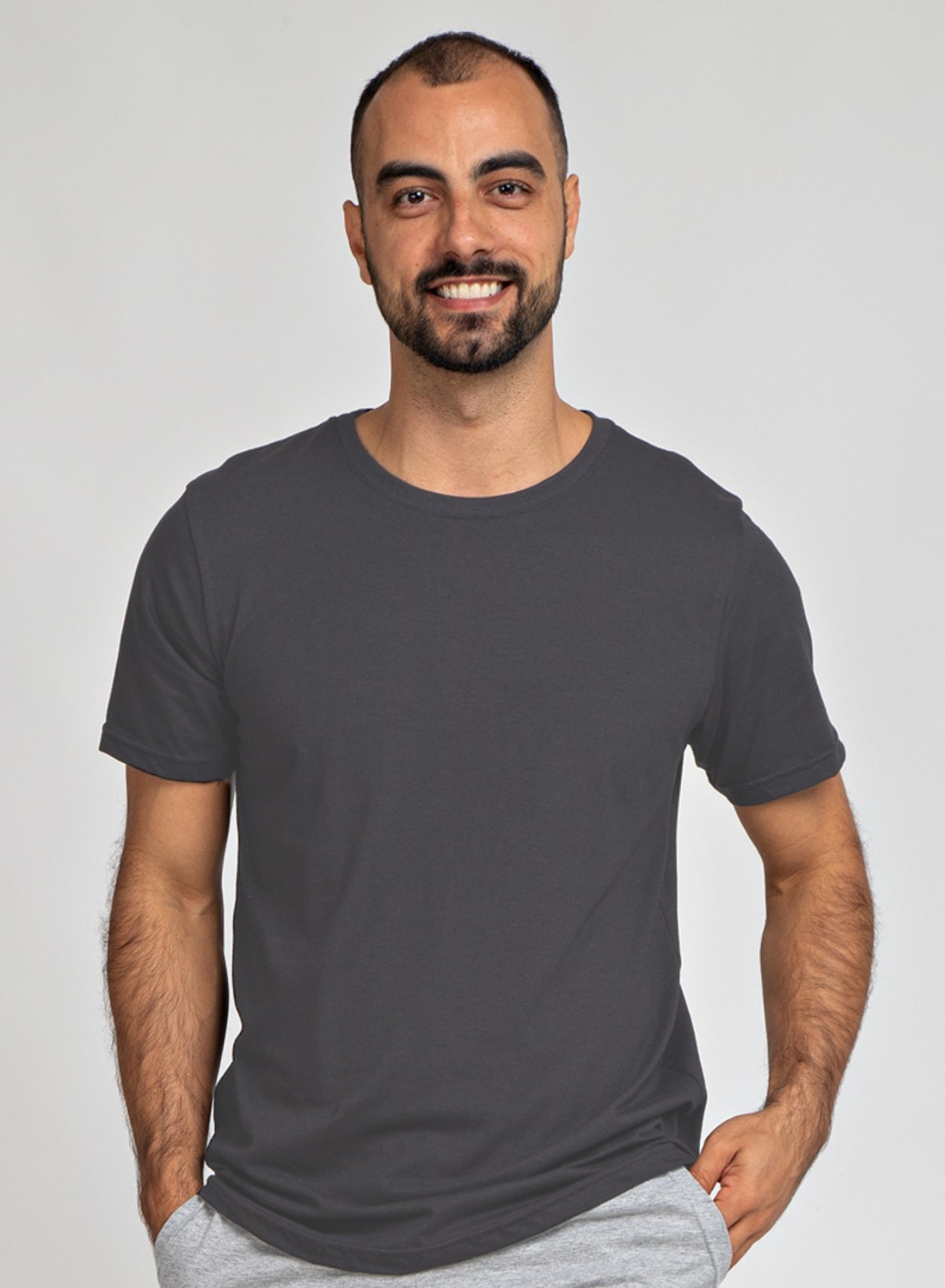 camiseta basica masculina cinza chumbo 1