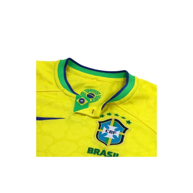 https://global.cdn.magazord.com.br/viabrasil/img/2022/09/produto/2234/camiseta-oficial-nike-brasil-i-202223-supporter-masculina-amarelo-3.jpg?ims=fit-in/800x800/filters:fill(white)