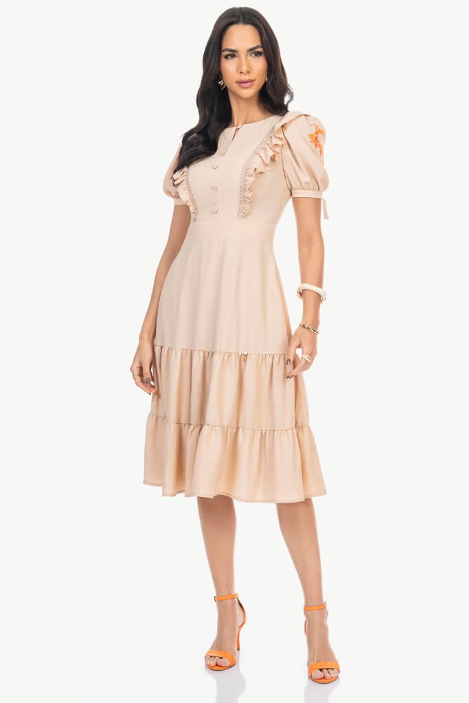 05 vestido com babados e bordados nas mangas via tolentino
