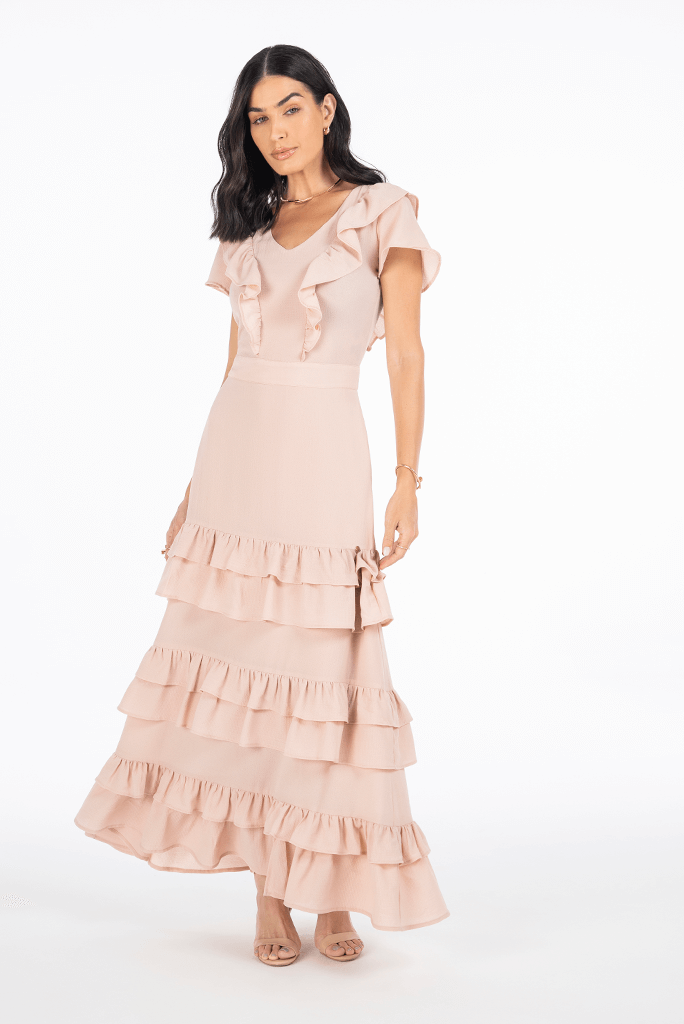 01 vestido com detalhe em babados rose via tolentino